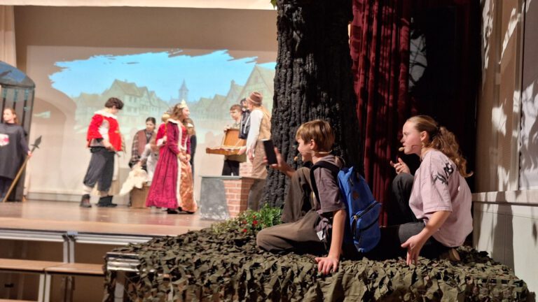 Magische Momente auf der Bühne – Die Theater – AG begeisterte das Publikum