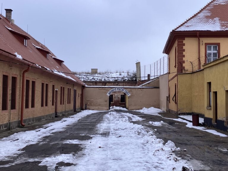 Leistungskurs Geschichte 11 auf Exkursion nach Theresienstadt